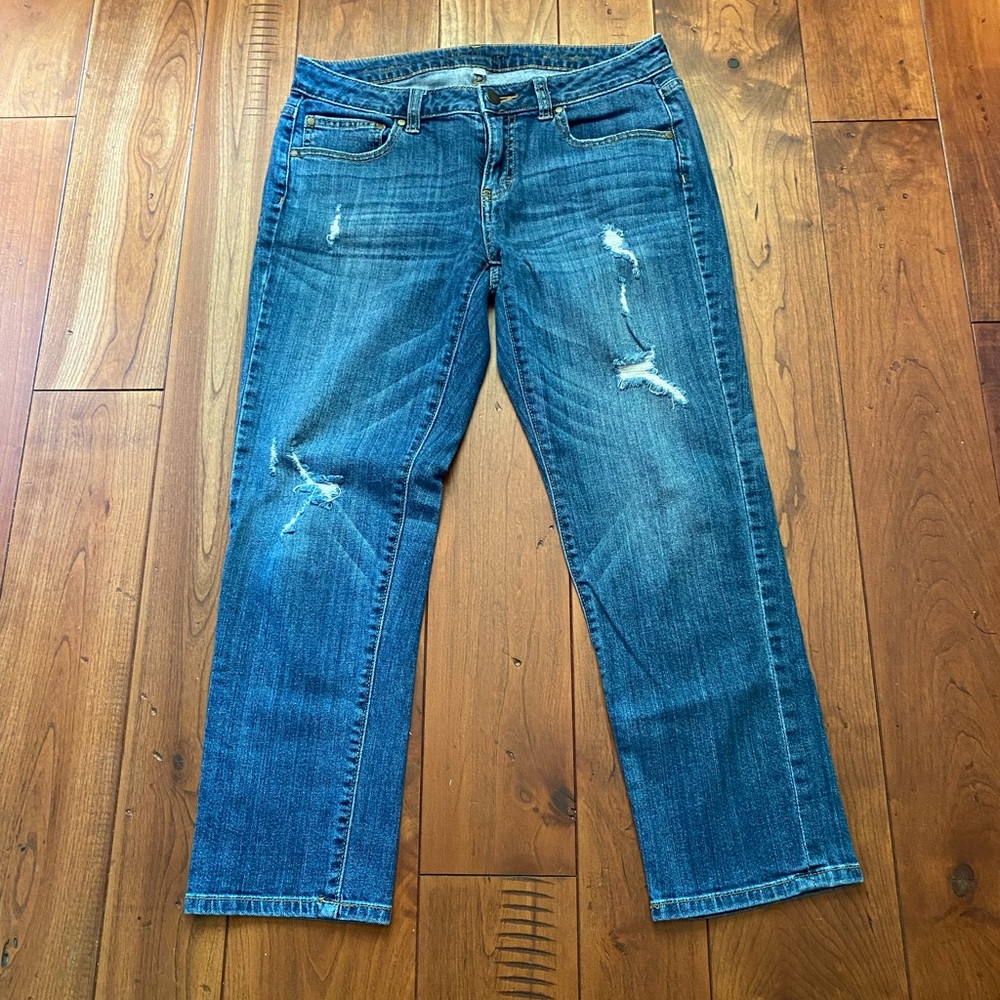 Jennifer Lopez- Slim Boyfriend Fit Distressed Jean Capris. Size 2